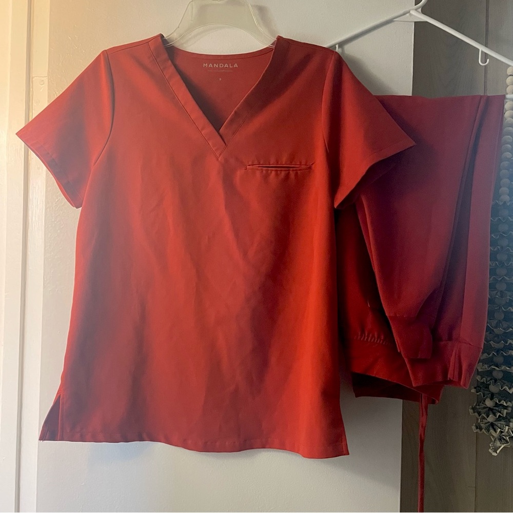 Mandala Scrub Set “Rust”